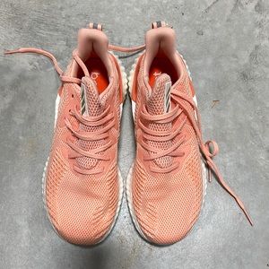 Adidas light coral running shoe / size 7.5 / Q-50